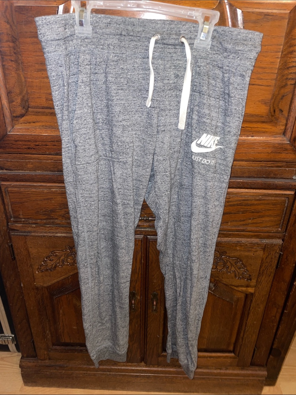 Nike Heather Gray Junior Girls' Jogger Sweatpants with White Logo, size medium